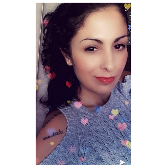 Meet your Posher, Desiree - Picture 2 of 2